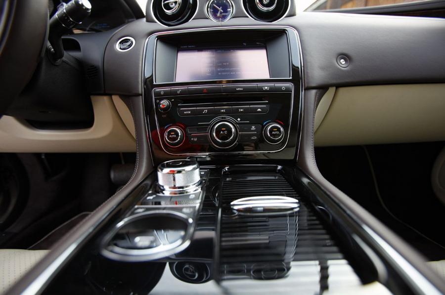  Jaguar XJL 2011 года  (фото 16 из 44)